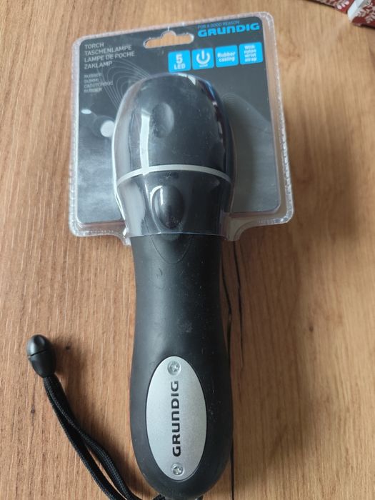 Latarka Grundig nowa