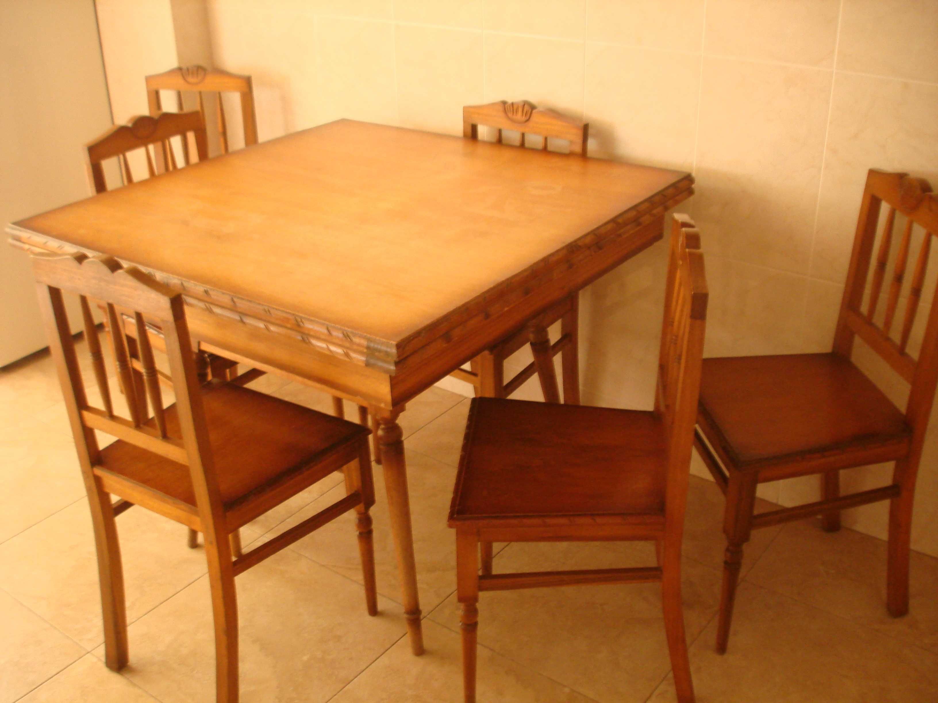 Mesas, sofás, cadeiras de sala para desocupar casa