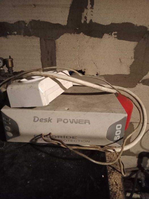 Два блока безперебійного живлення