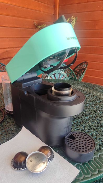 Máquina de café Nespresso; Krups, modelo Vertuo Pop, mint