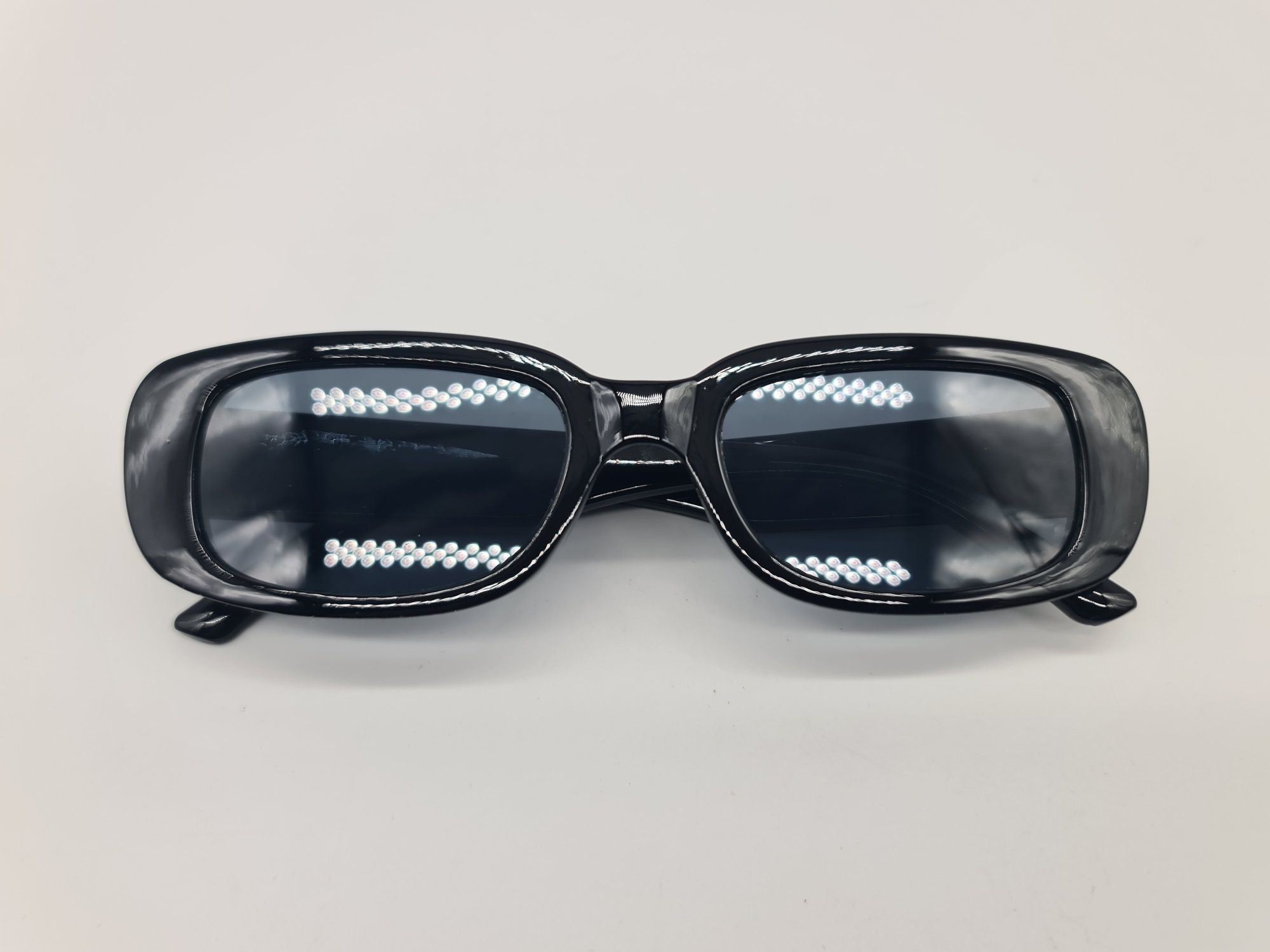 Óculos de sol design italiano com estojo - novos