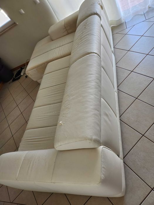Sofá Branco Pele Marca Anaric com Chaise Long