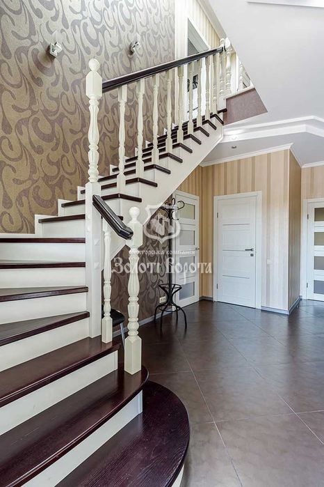 Будинок 2 поверхи, 18 соток. с. Глеваха, поруч Іванковичі і Мархалівка