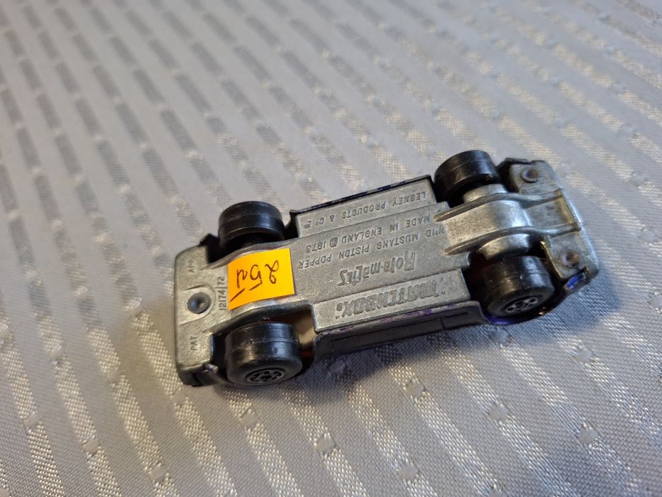Matchbox mustang piston poppers model samochodu