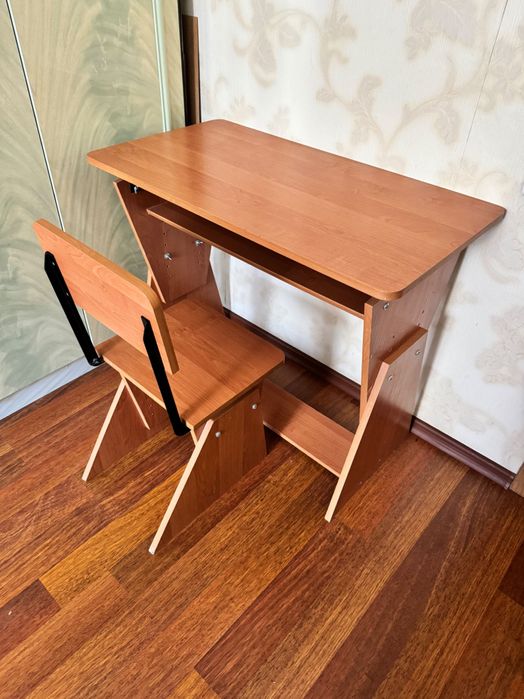 Зростаюча парта зі стільцем б.у.