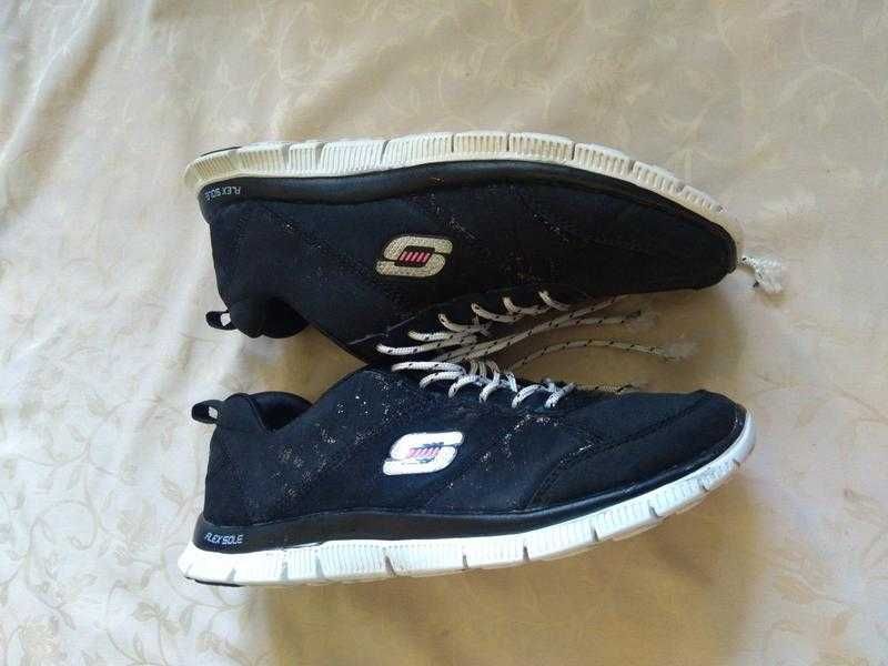 Женские кроссовки,фирма Skechers