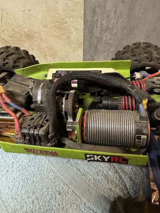 Traxas revo /e-revo model zdalnie sterowany