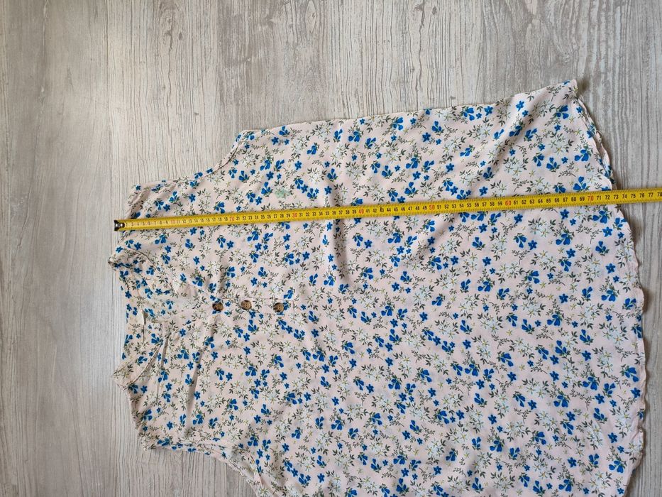 Bluzka bez rękawów w kwiatki XXL