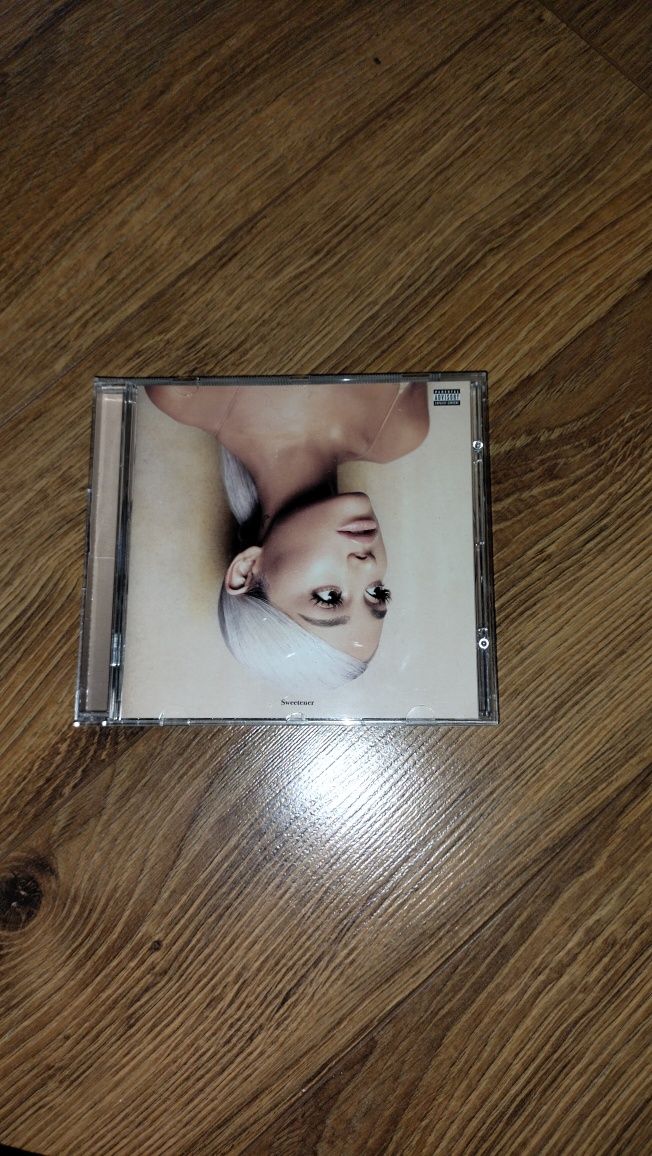 3 płyty Ariana Grande 
- sweetener
- My Everything
-