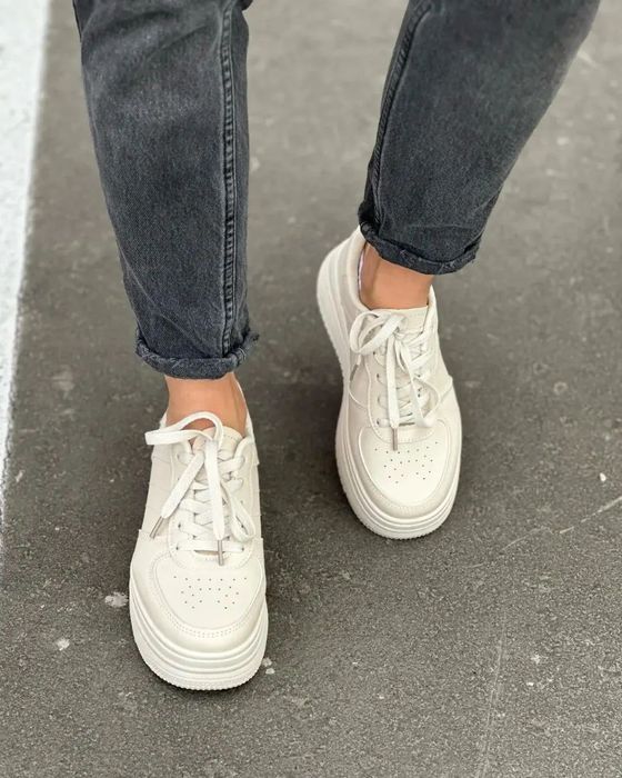 Жіночі кросівки, весняні