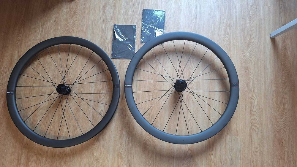 Rodas novas gravel - Reserve carbono 40/44 XDR, ZIPP ZR1