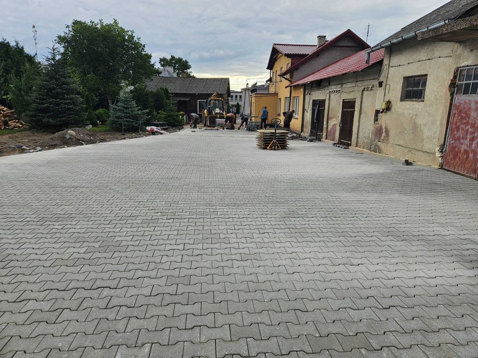 Układanie kostki brukowej przemysłowej  behaton 8 cm duże powierzchnie