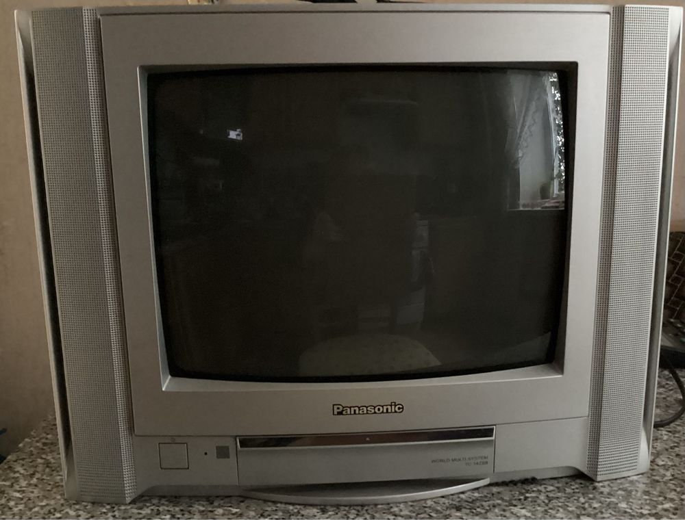 Телевизор Panasonic ( маленький на кухню)