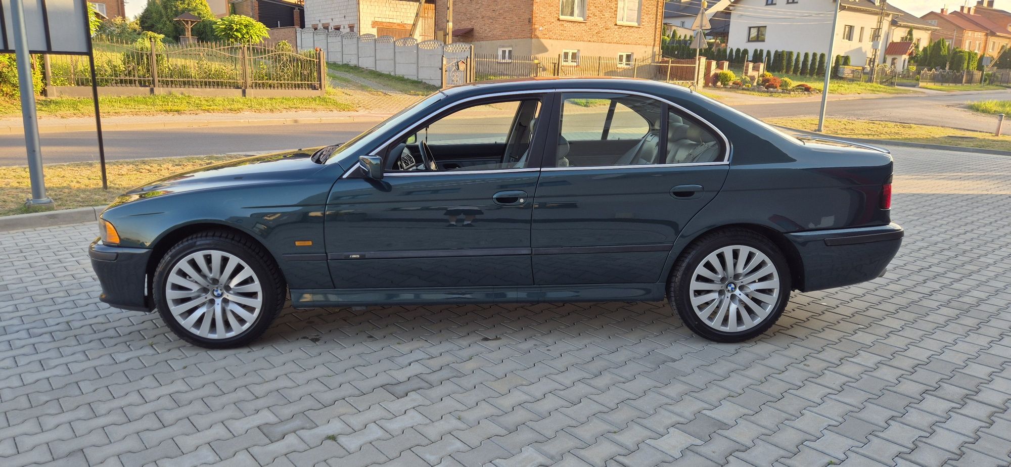 BMW E39 2.8i + LPG Mpakiet sportsitze klima alu 18"