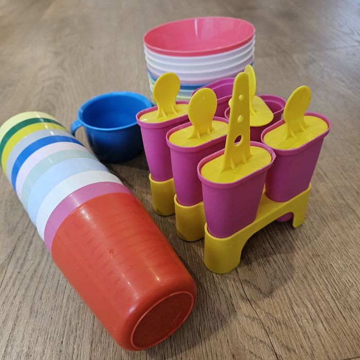 Zestaw naczyń plastikowych