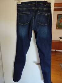 Guess jeansy rurki z cyrkoniami na kieszeniach