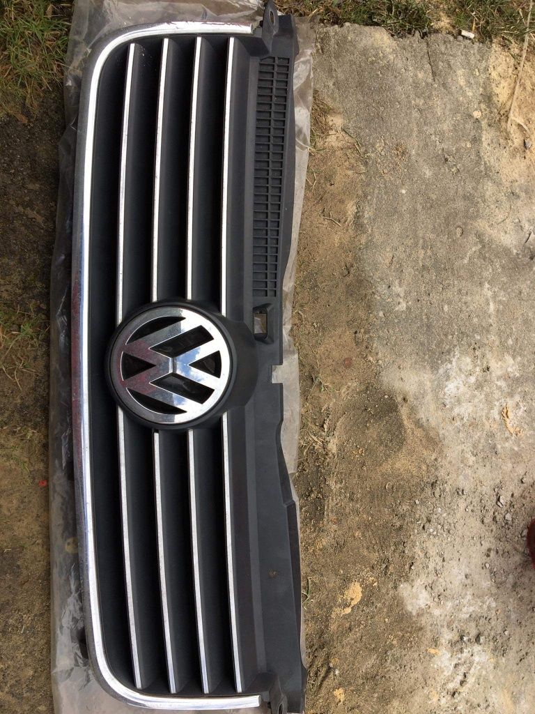 Grill OE PASSAT B5 FL 2001