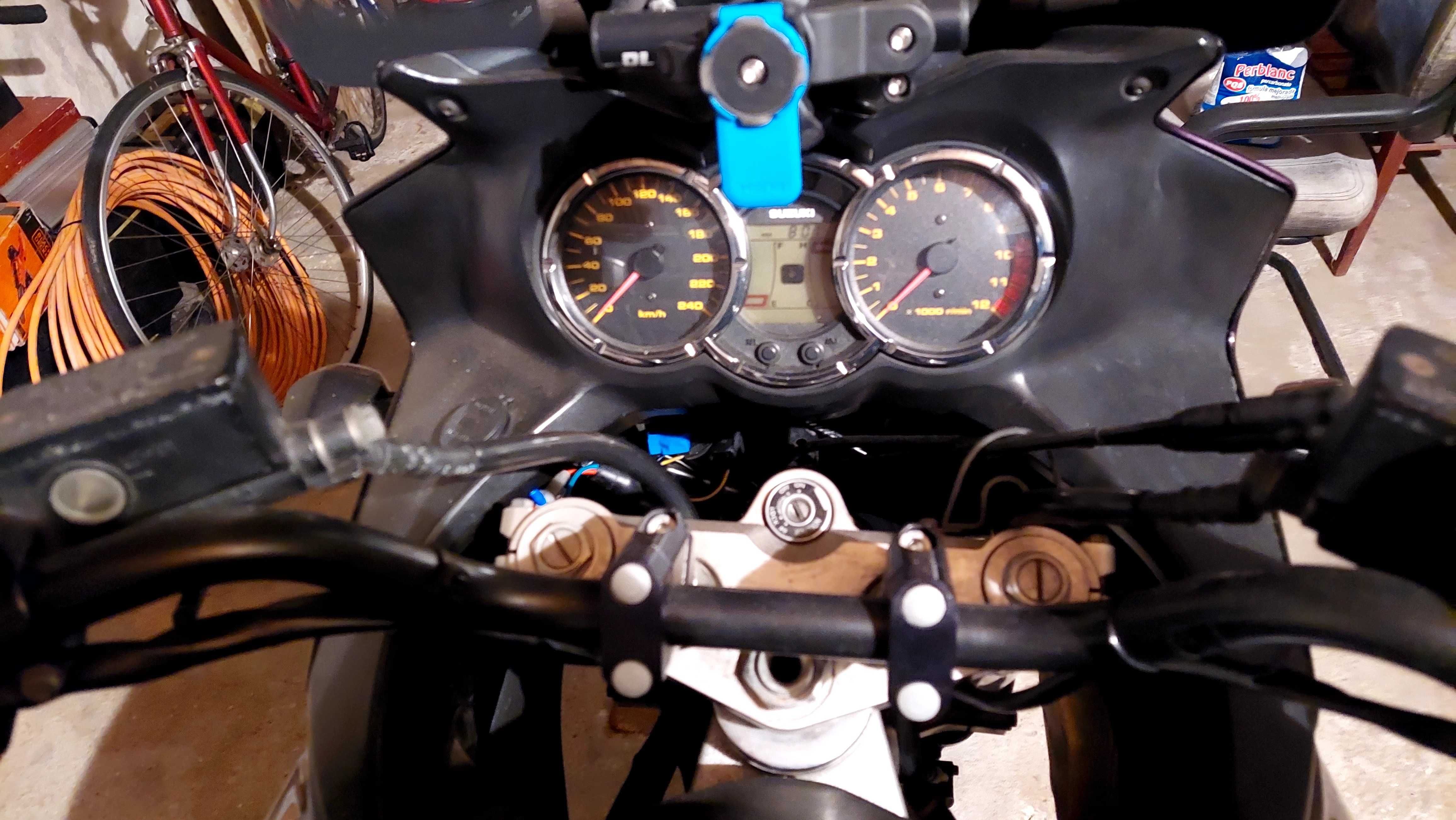 Suzuki v-strom DL 1000 ano 2004
