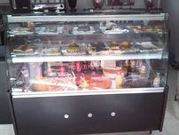 Vitrine e móveis de apoio complementares