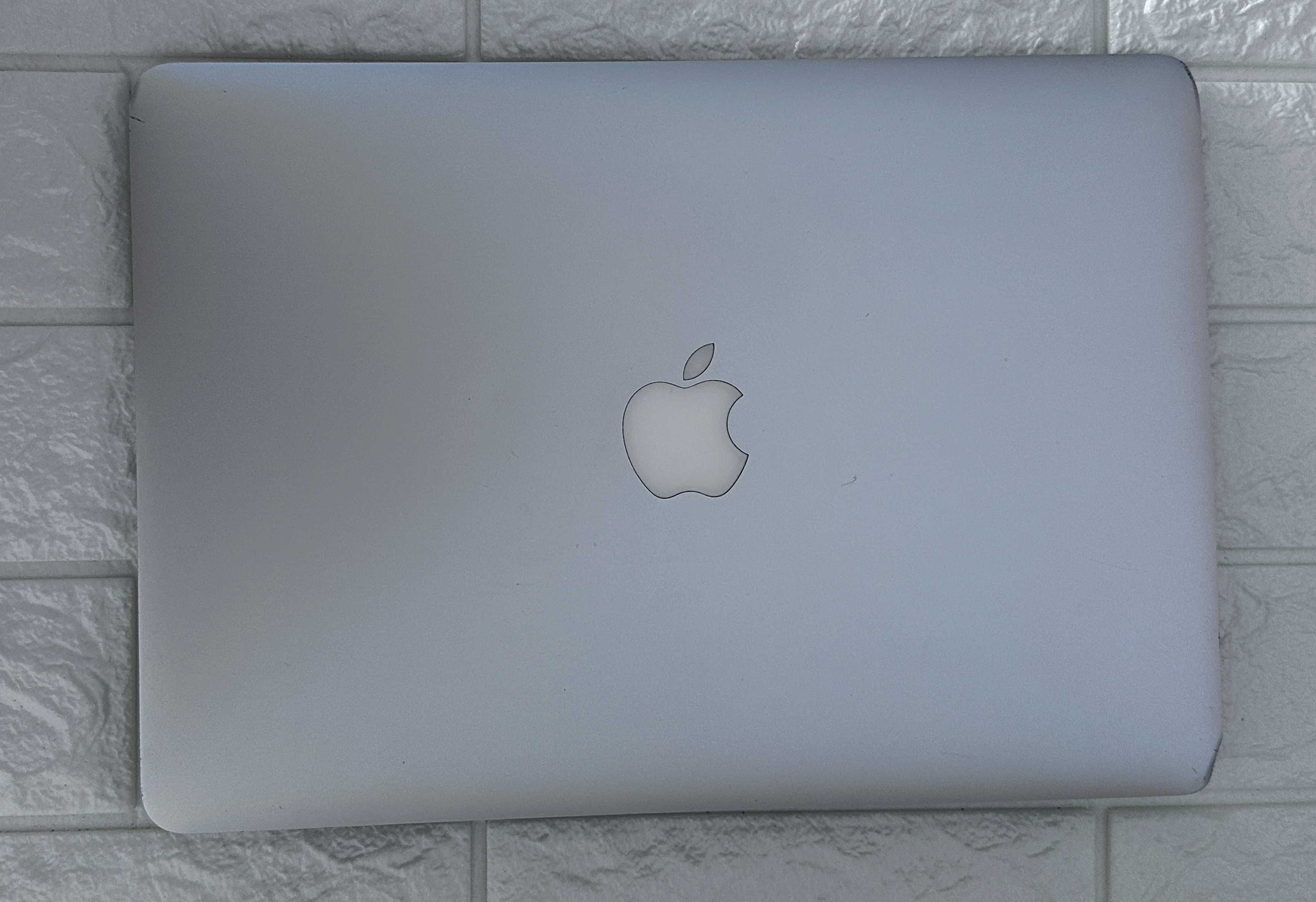 MacBook Air 13 2013 I5 4GB RAM 128GB SSD