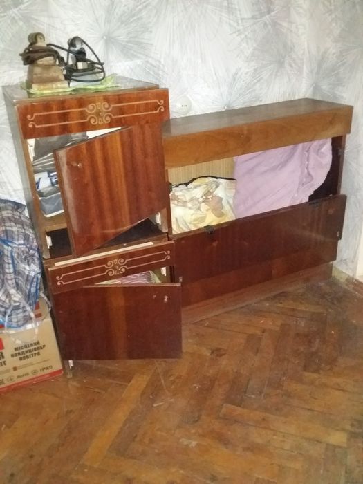 Продам тумбочки и тумбу