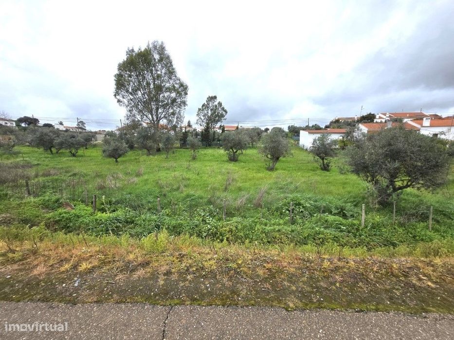 Terreno urbano com 1500 m2, com área de construção de 400 m2, perto...