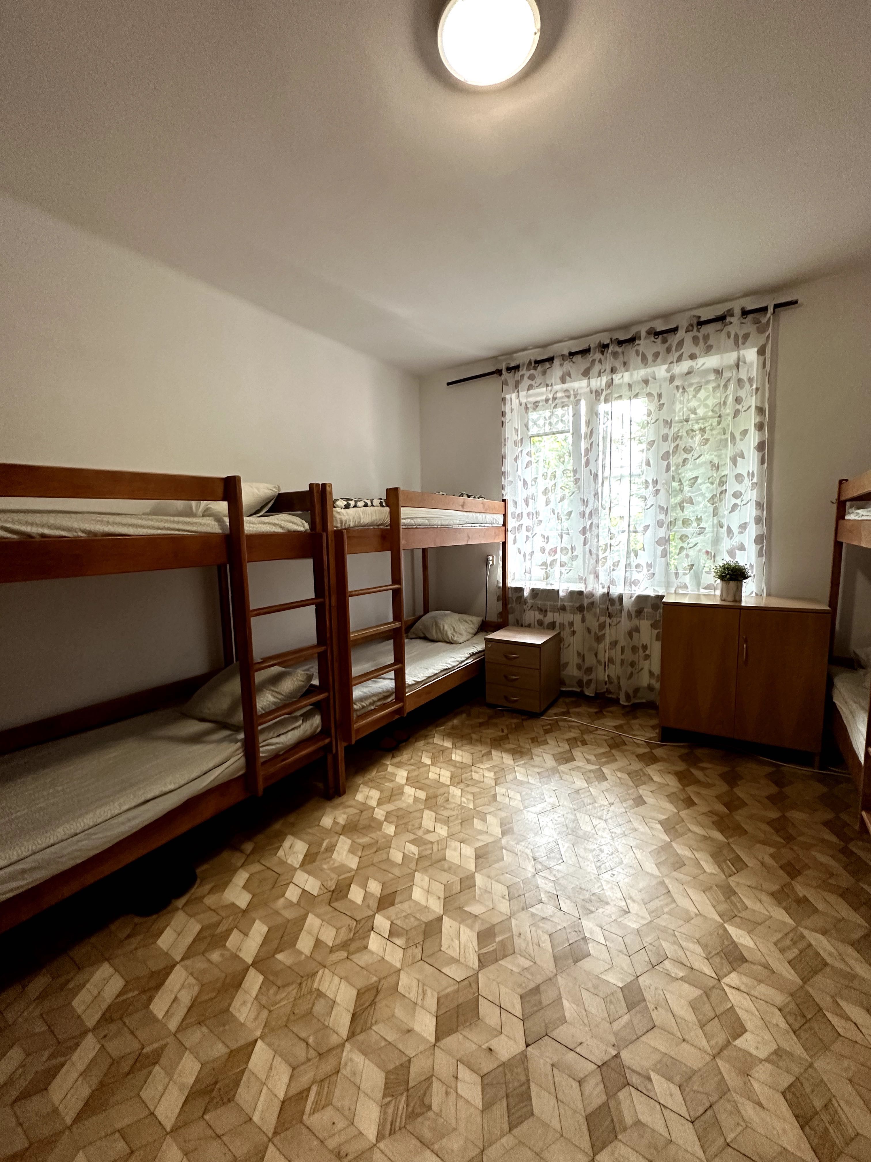 Хостел в Варшаве ul. Promienista, комфорт, комнаты от 4 до 8 человек