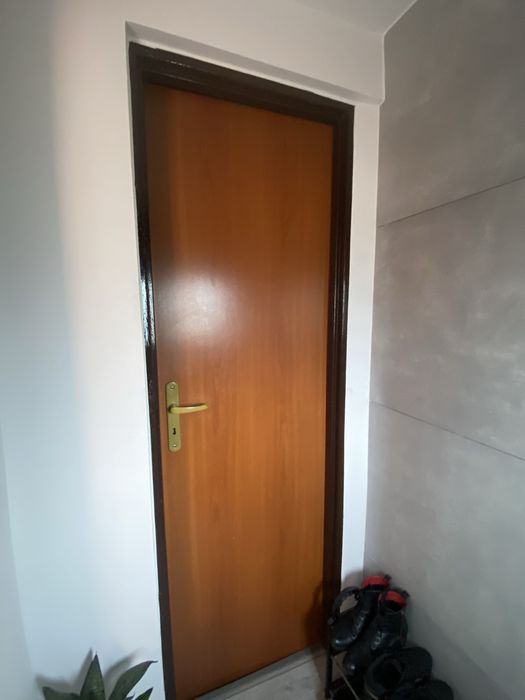 5 drzwi pokojowych, 1 łazienkowe, 1 do kotlowni