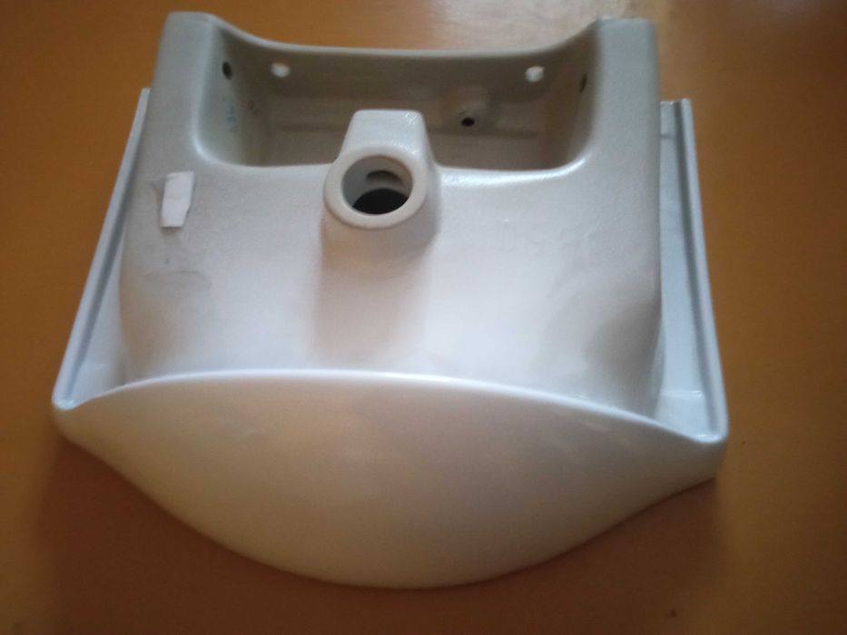 Umywalka ceramiczna w rozmiarze 50cm do szafki Piano