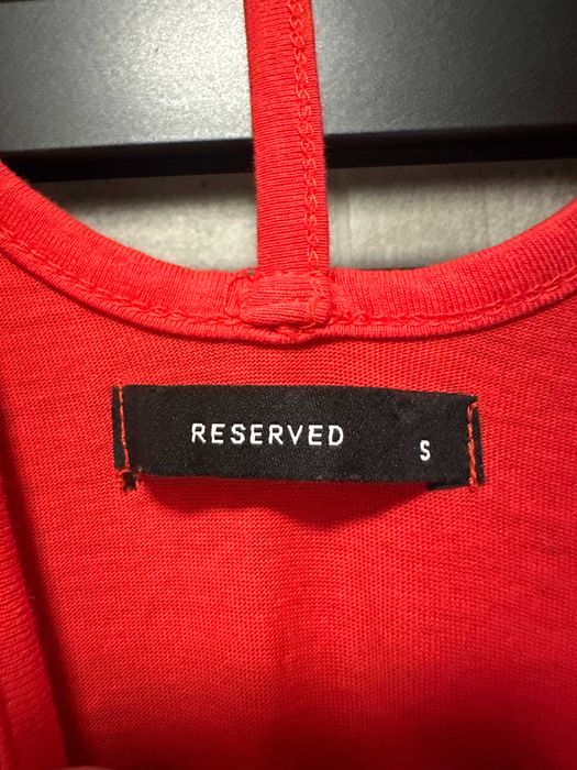 Czerwona długa letnia sukienka z ozdobnymi plecami Reserved S