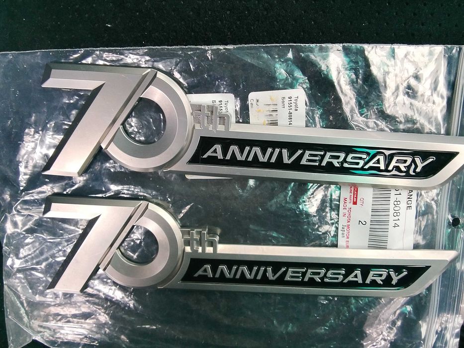 Шильдик значок  70-th anniversary Toyota Land Cruiser 300,  Prado 150