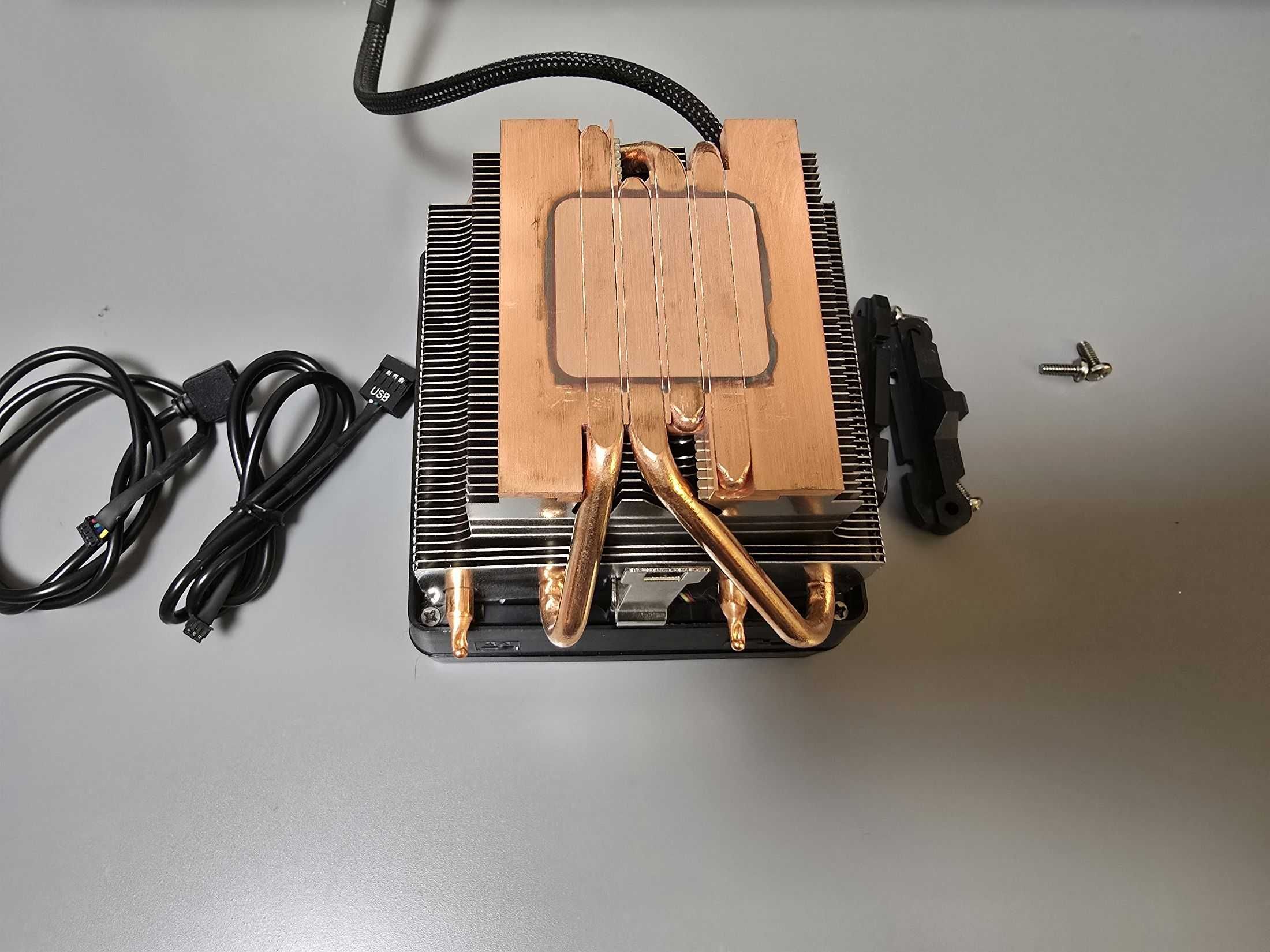 AMD Ryzen 7 2700X + oryginalne chłodzenie Wraith Prism