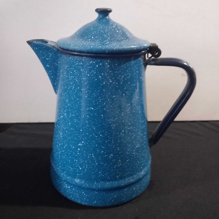 Chaleira azul em esmalte