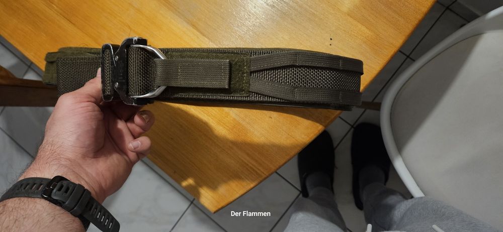 Pas taktyczny niskoprofilowy