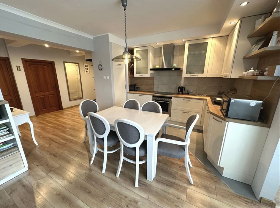 Apartament Mieszkanie, 3 pokoje, przestronne,zadbane, do centrum 200 m