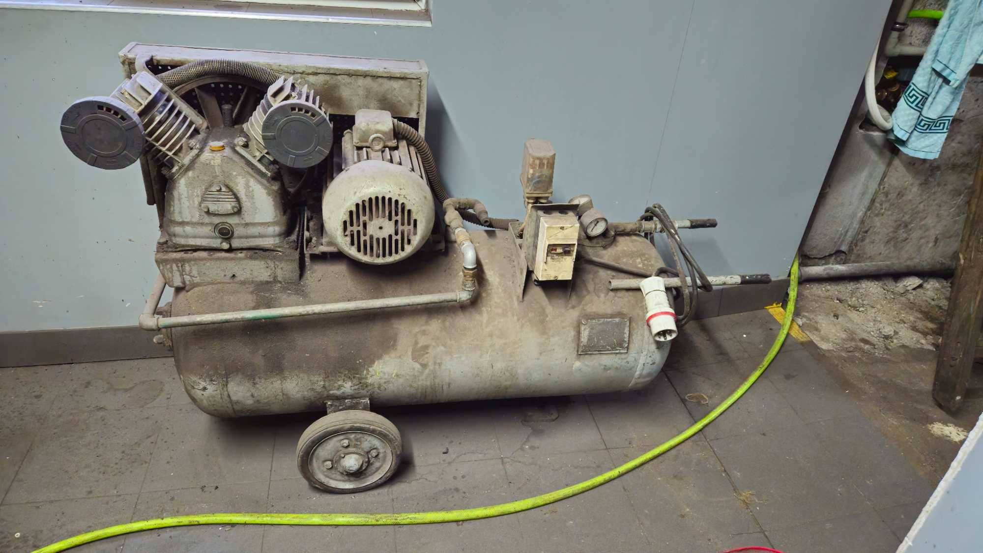 Kompresor 2 tłokowy 200l