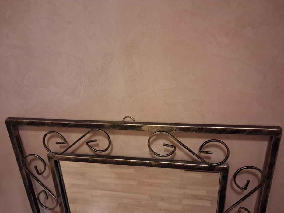 Metalowy wieszak ścienny i lustro do przedpokoju (kolor złotej patyny)