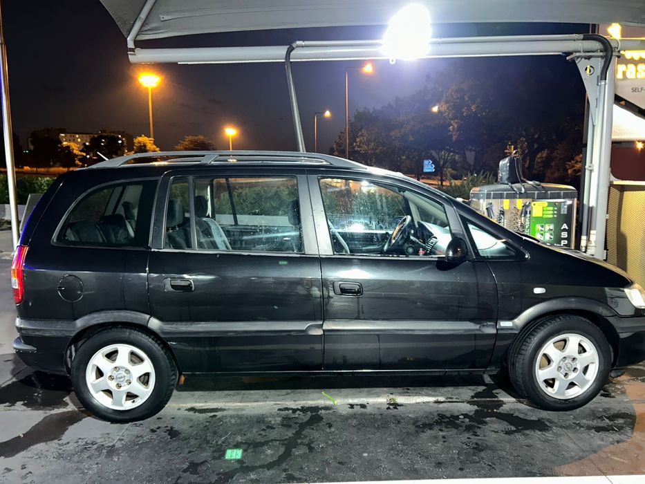 Opel zafira.