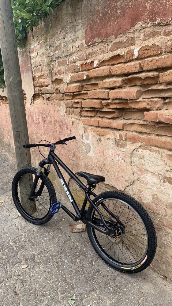 Bicicleta dirt jump