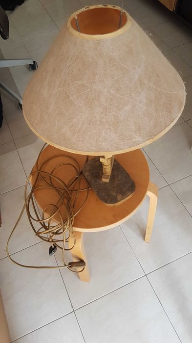 Candeeiro de artesanato com base em pedra