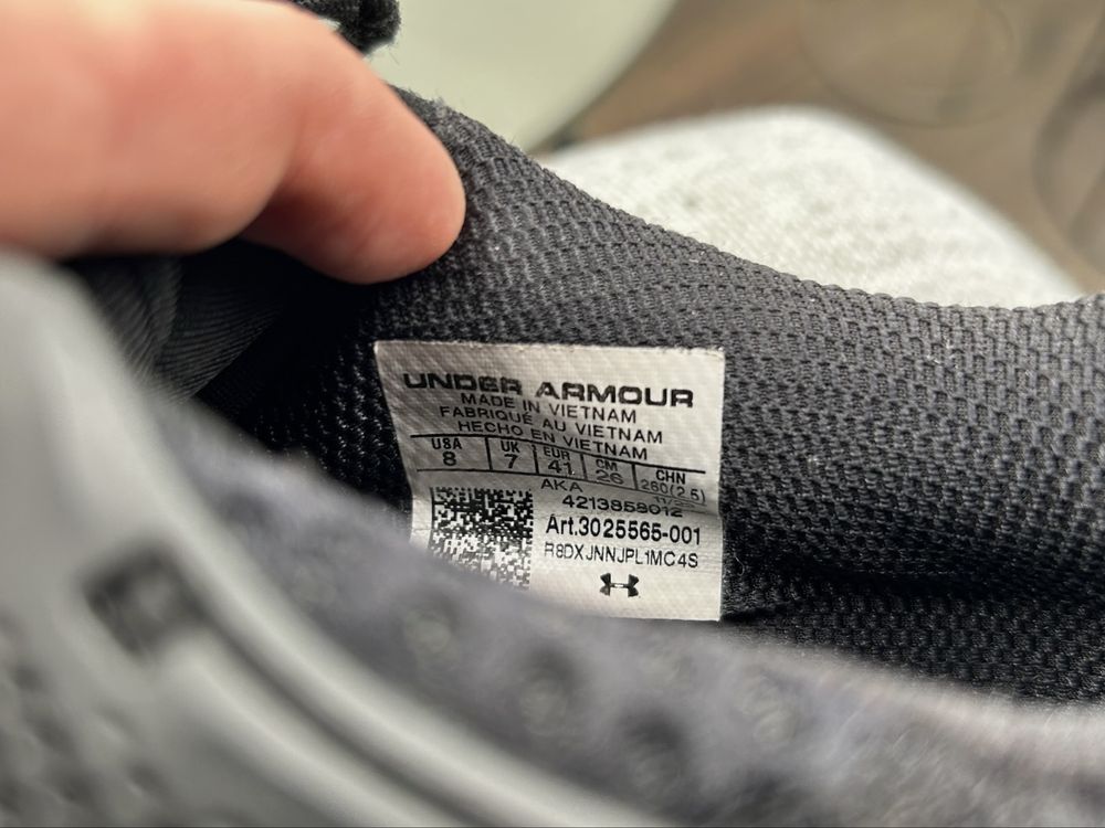 Оригінал! Кросівки Under Armour Hovr 41 розмір 02570