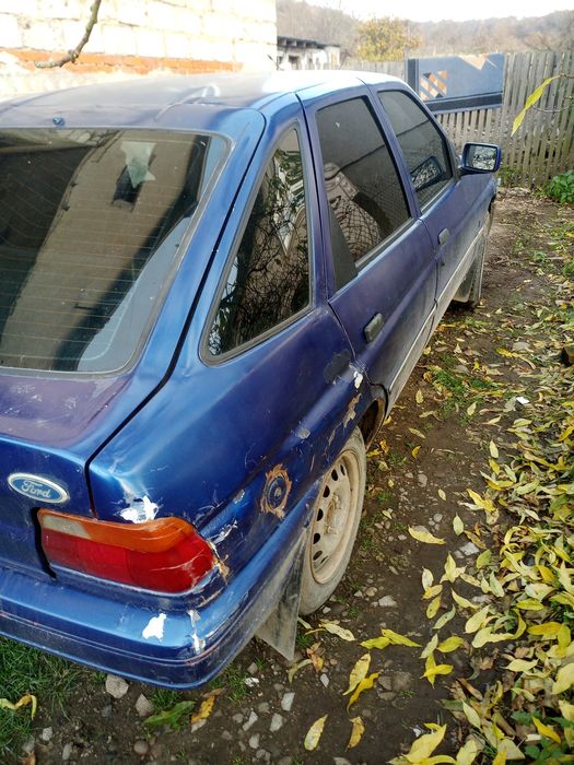 Продаю автомобіль форд ескорд