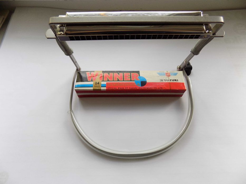 harmonijka ustna Suzuki z uchwytem