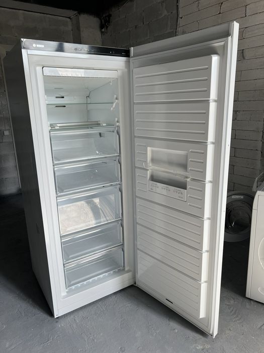 Гіганська морозильна камера з NoFrost від Bosch kgn0909