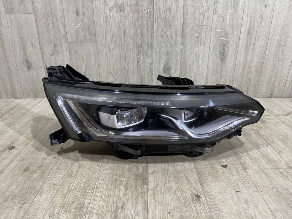 Фара передняя правая Renault Talisman / 260106724R