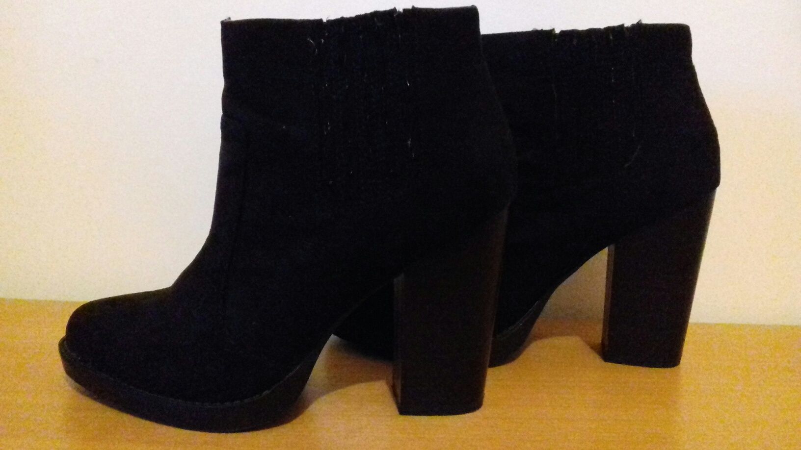 Botins zara preto em veludo