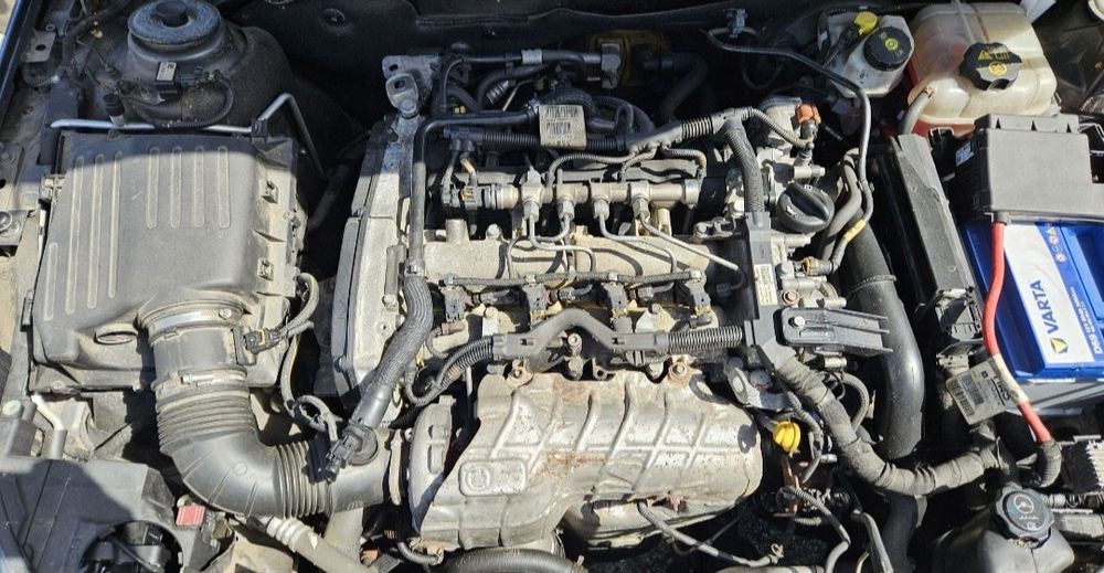 Silnik słupek silnika A20DTH 2.0 cdti opel astra j insignia a zafira c