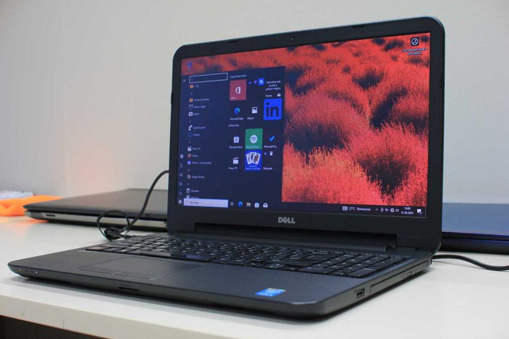 Laptop Dell z Ekranem 15,6" i5/8/HD Gwarancja 12 miesięcy