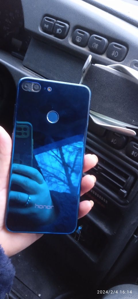 Мобільний телефон honor9