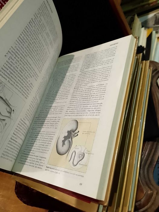 Enciclopédia Médica da Família - Dr. James Bevan (Coleção completa)